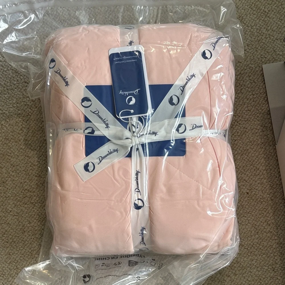 Dream Valley Queen Pink Comforter 90 x 90